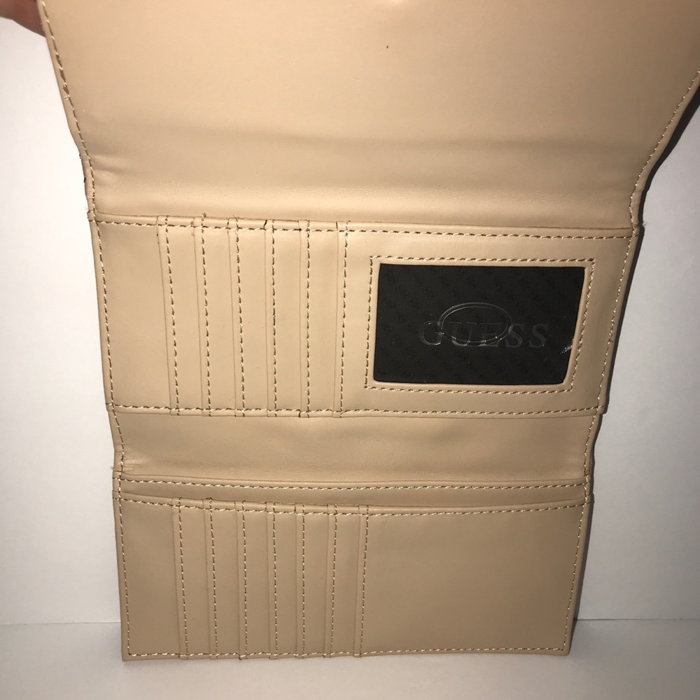 Guess - Pink Wallet - Picture 3 of 5